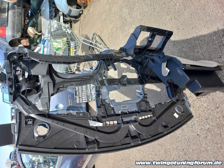 [Bild: twingo-06153458-zNn.jpg]