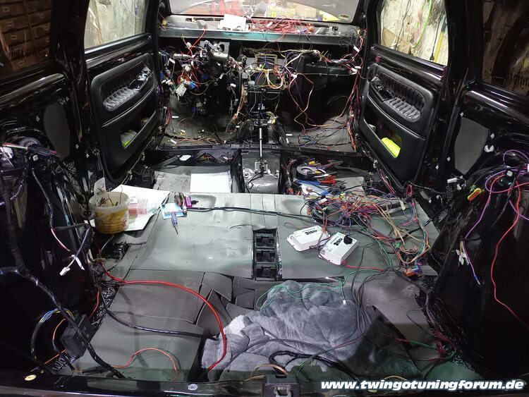 [Bild: twingo-04185541-5Rs.jpg]