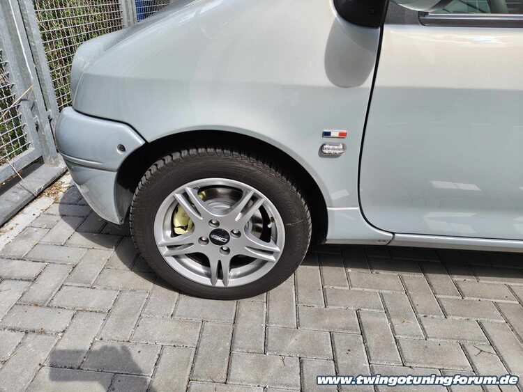 [Bild: twingo-20175624-jJL.jpg]