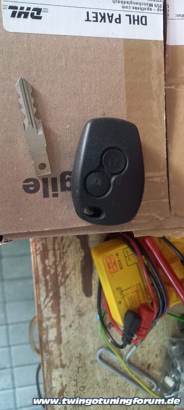 [Bild: twingo-24073613-xkJ.jpg]