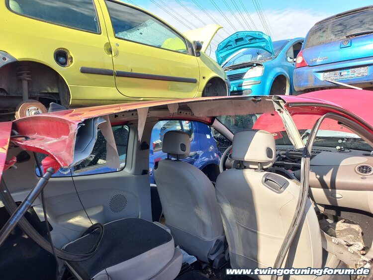 [Bild: twingo-24215420-slf.jpg]