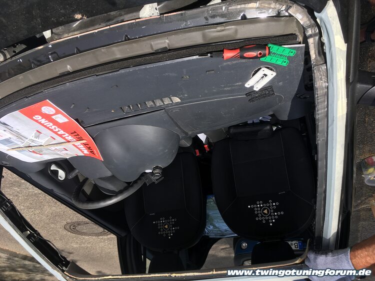 [Bild: twingo-02100640-YaC.jpg]