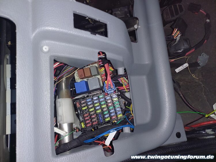 [Bild: twingo-15200141-9pC.jpg]