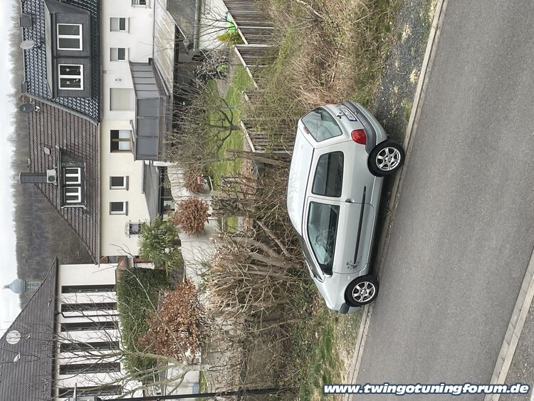 [Bild: twingo-16112138-zSI.jpg]