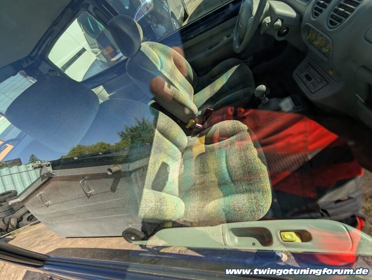 [Bild: twingo-27061859-nK7.jpg]