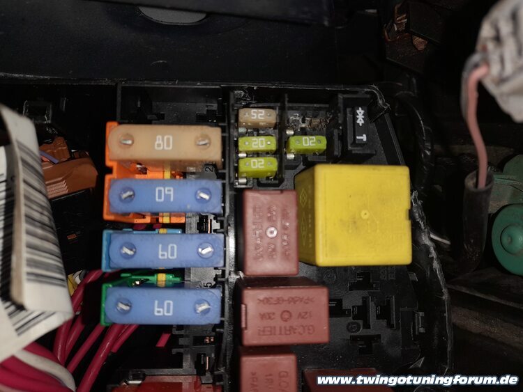 [Bild: twingo-09180442-fPg.jpg]
