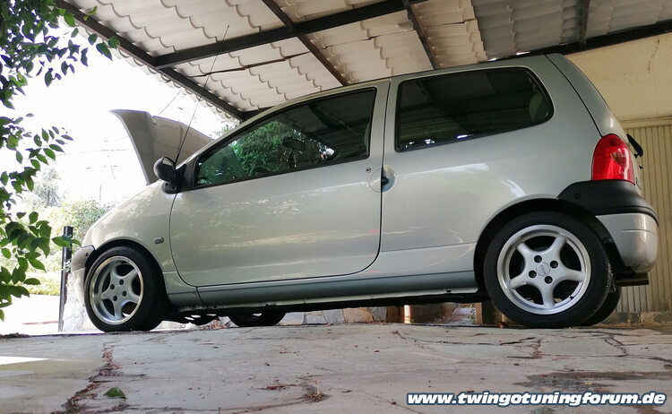 [Bild: twingo-11093613-qZM.jpg]