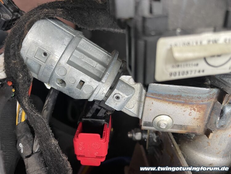 [Bild: twingo-11191448-Sn8.jpg]