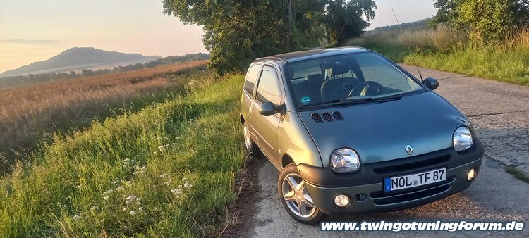 [Bild: twingo-17175644-Snj.jpg]