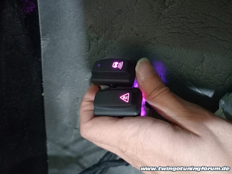 [Bild: twingo-04093546-ahB.jpg]