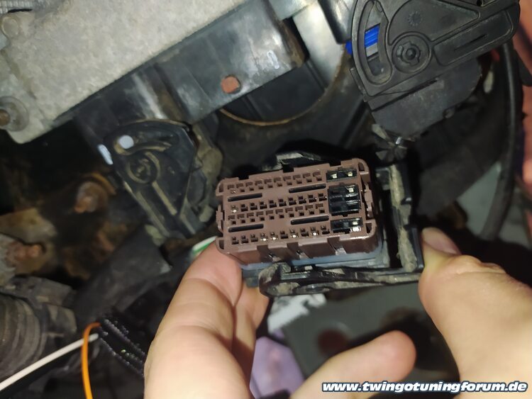 [Bild: twingo-12205314-Erd.jpg]