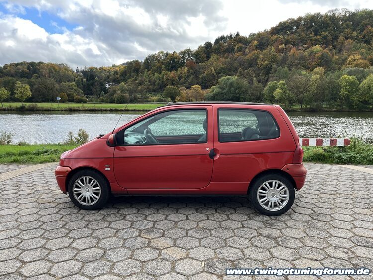 [Bild: twingo-20224543-Yrf.jpg]