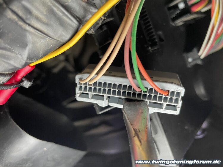 [Bild: twingo-23204905-SFR.jpg]
