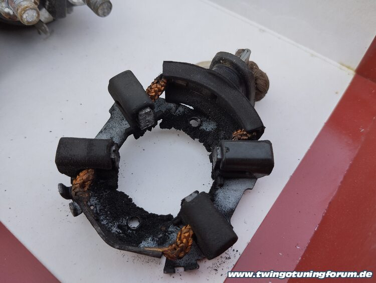 [Bild: twingo-25224021-ZzM.jpg]