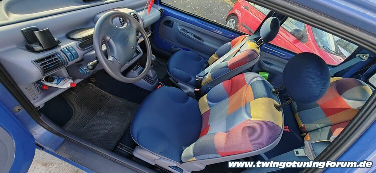 [Bild: twingo-27131621-Tp2.jpg]
