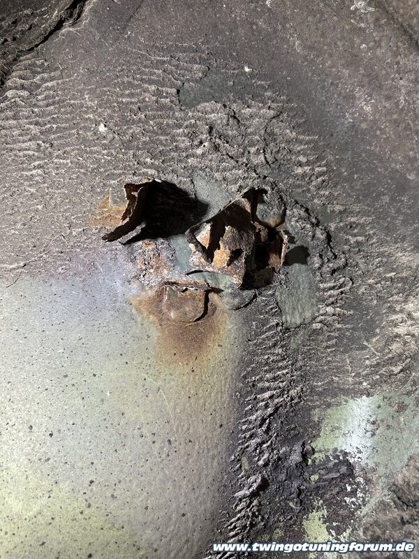 [Bild: twingo-21184506-yBW.jpg]