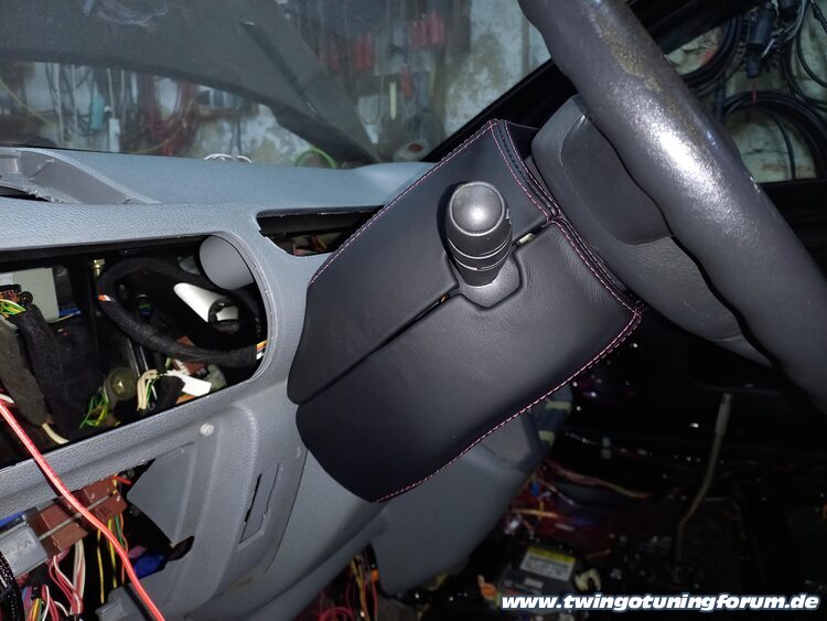 [Bild: twingo-23123935-toT.jpg]