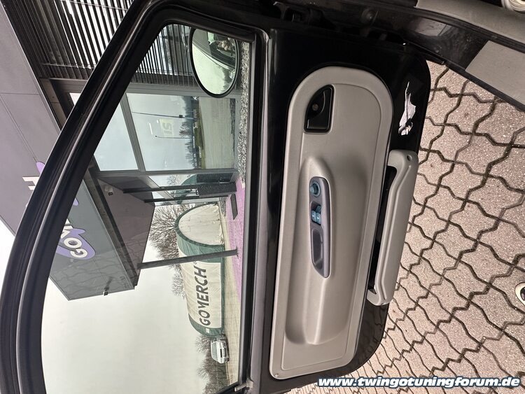 [Bild: twingo-18165819-TkL.jpg]