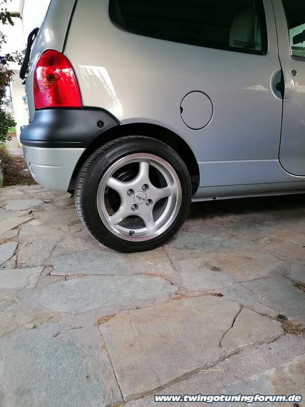 [Bild: twingo-31115246-jvc.jpg]