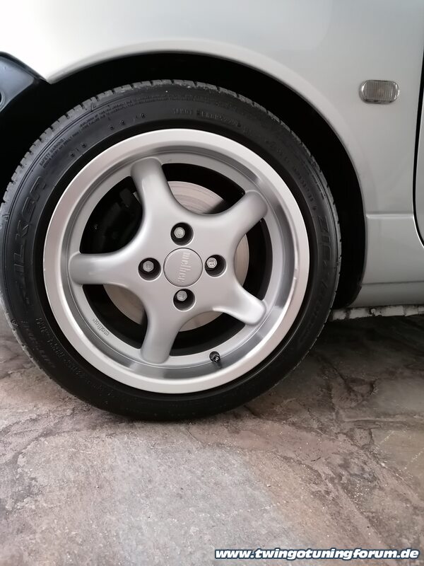 [Bild: twingo-31134144-uwb.jpg]