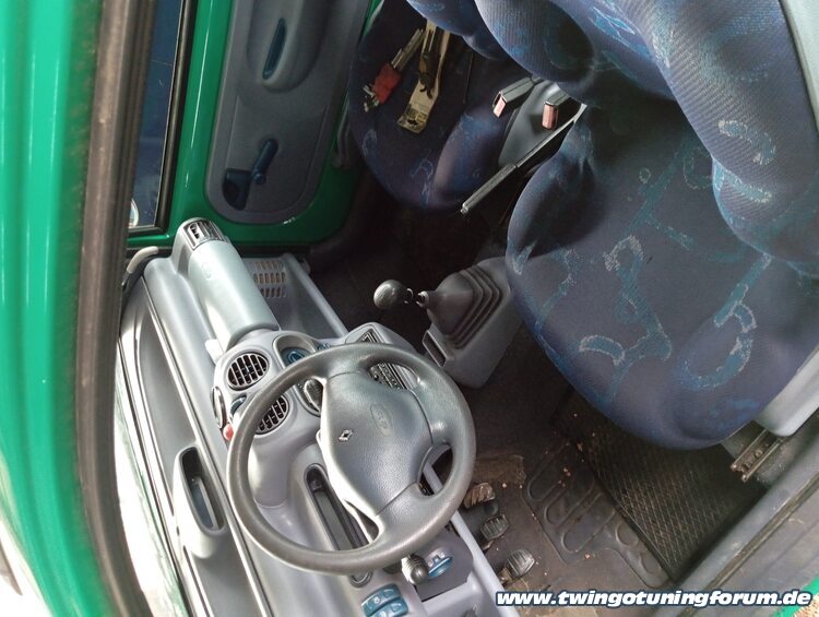 [Bild: twingo-01143356-dTX.jpg]