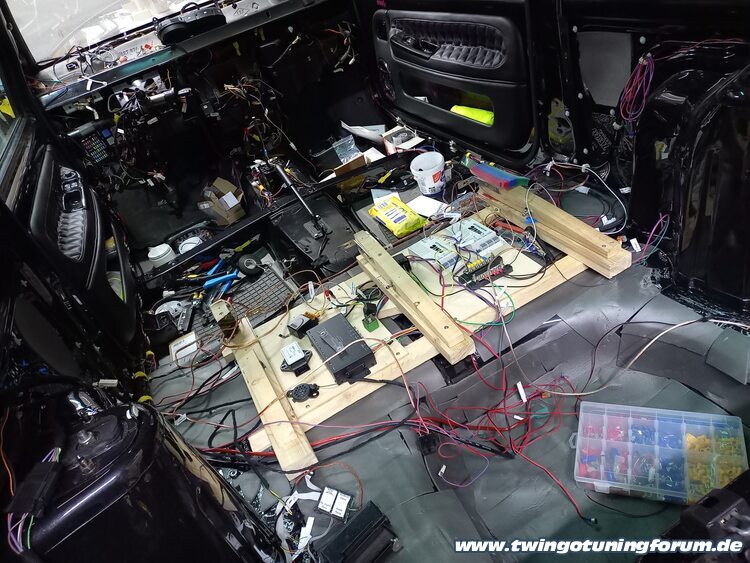 [Bild: twingo-07202627-DHU.jpg]