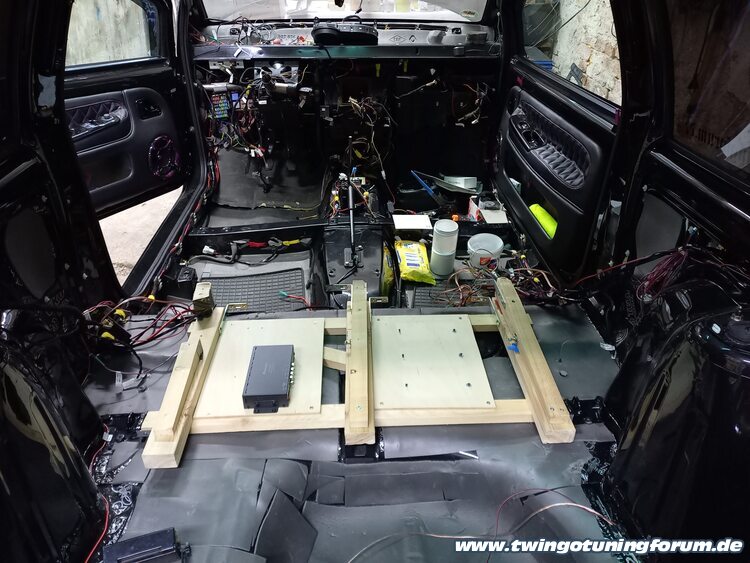 [Bild: twingo-07202632-HXP.jpg]