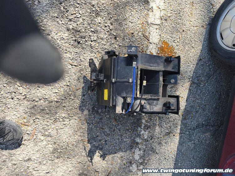 [Bild: twingo-13233517-FUM.jpg]