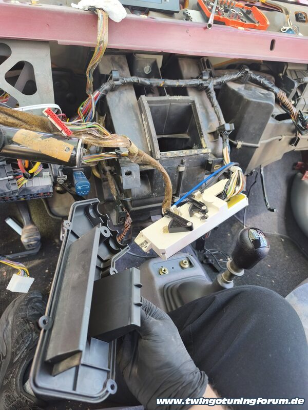 [Bild: twingo-13233546-wnN.jpg]