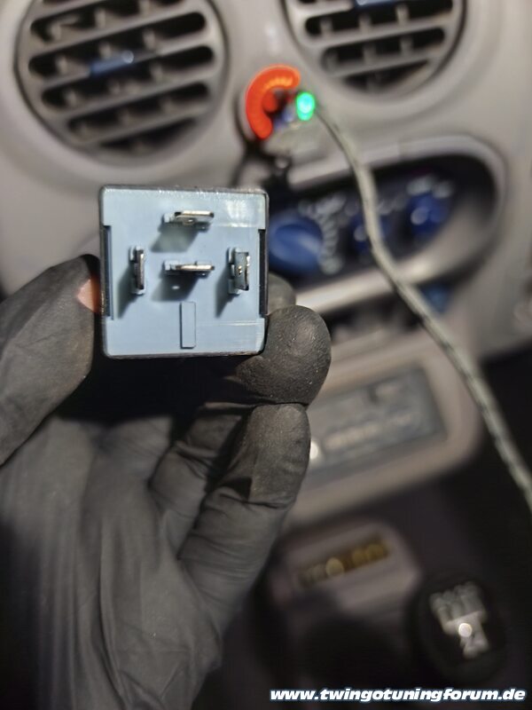 [Bild: twingo-13233716-7hG.jpg]