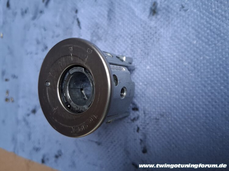 [Bild: twingo-20135242-MJu.jpg]