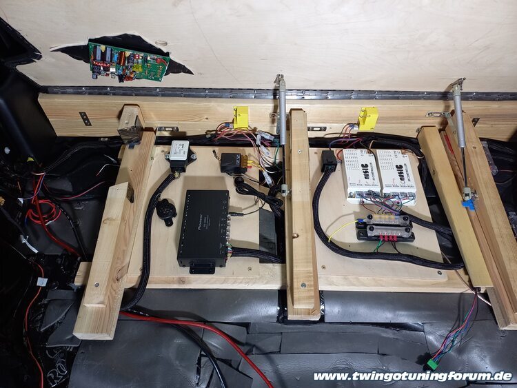 [Bild: twingo-08175259-dum.jpg]