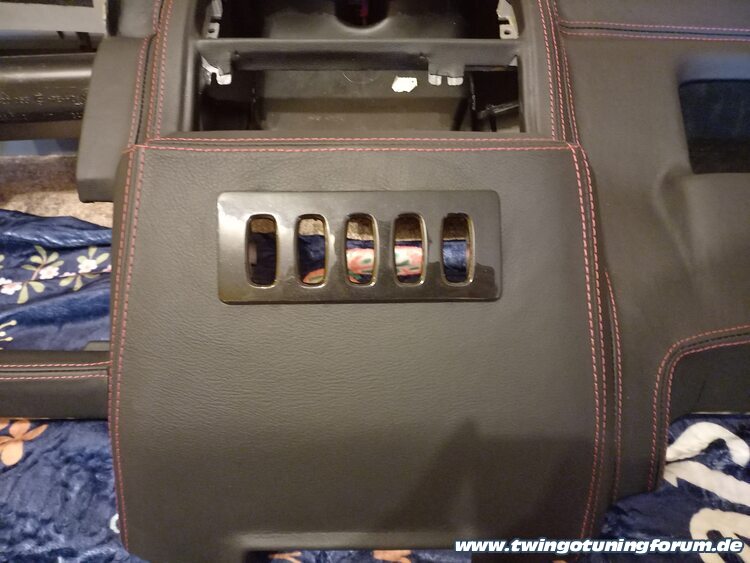 [Bild: twingo-08175914-iIF.jpg]