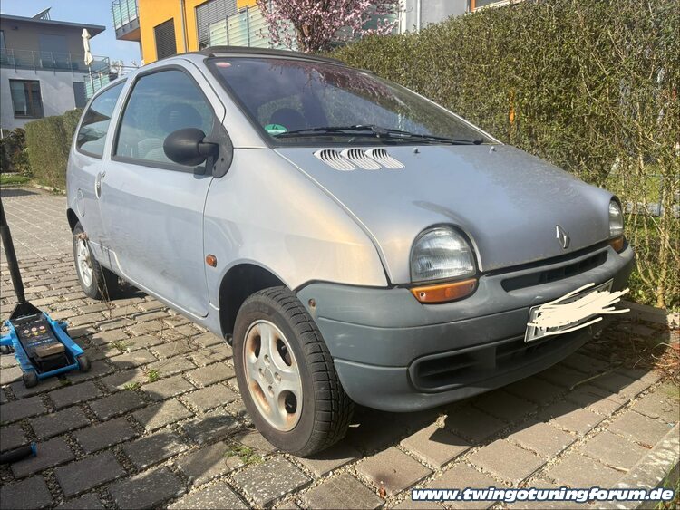 [Bild: twingo-10132816-bBW.jpg]