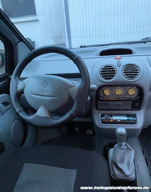[Bild: twingo-10214219-v3p.jpg]