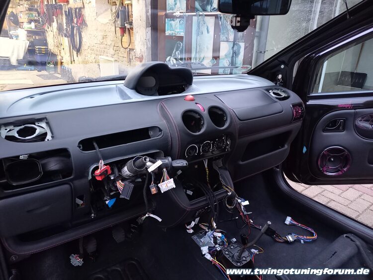 [Bild: twingo-14195448-ude.jpg]