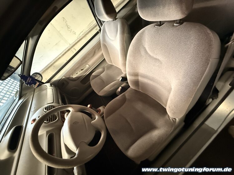 [Bild: twingo-17130640-4jd.jpg]