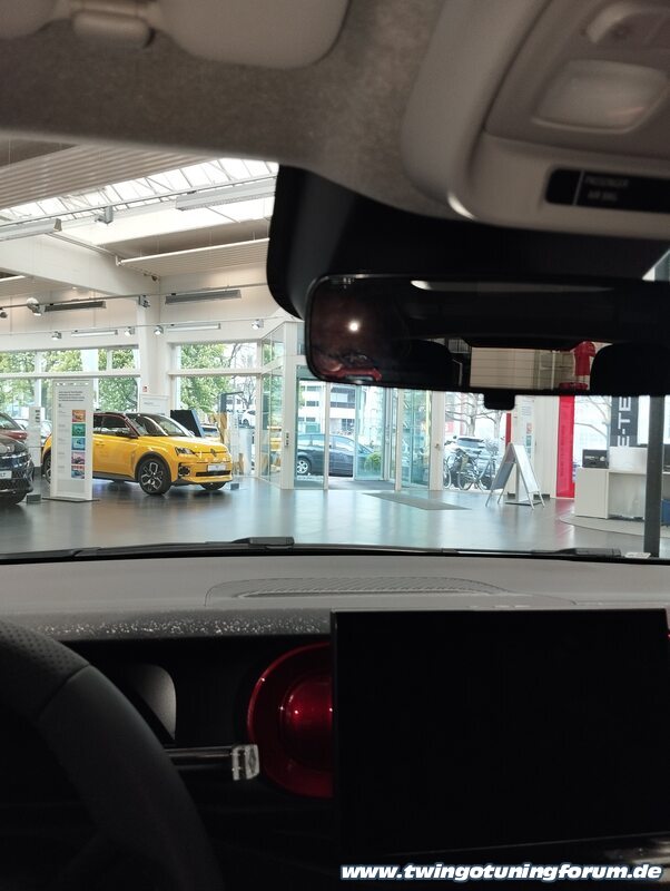 [Bild: twingo-14215643-tzG.jpg]