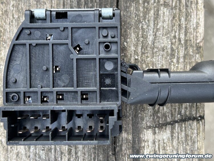 [Bild: twingo-16213941-oZ3.jpg]