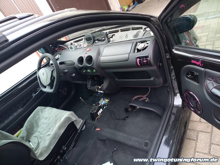 [Bild: twingo-18201757-XVp.jpg]