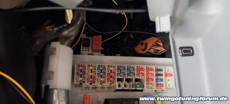 [Bild: twingo-26081418-LXg.jpg]