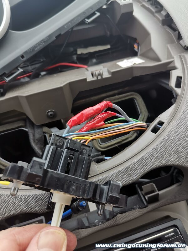 [Bild: twingo-03192648-POQ.jpg]