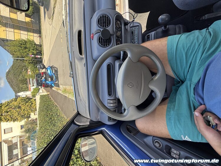 [Bild: twingo-02130734-lXi.jpg]