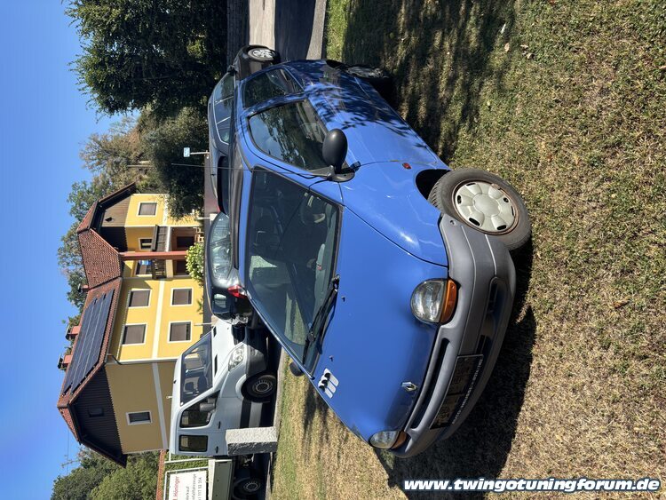[Bild: twingo-02130903-GcB.jpg]