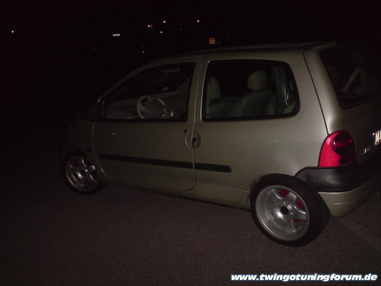 [Bild: twingo-10213123819-r1x.jpg]